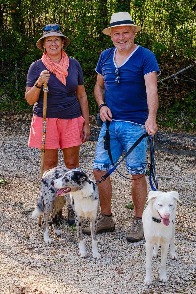Anne et Pascal avec leur 2 chiens